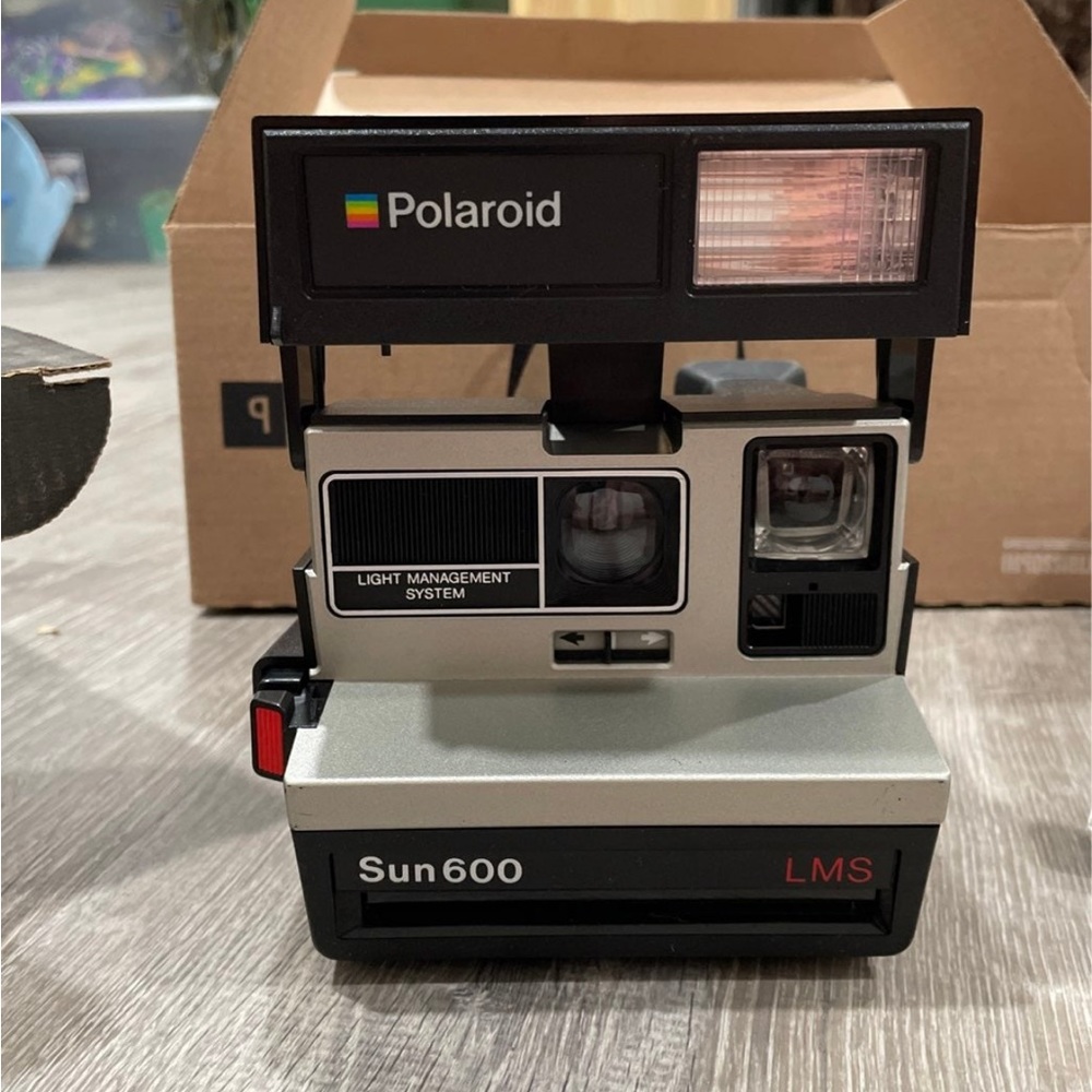 Sun 600 black Polaroid camera : refurbished